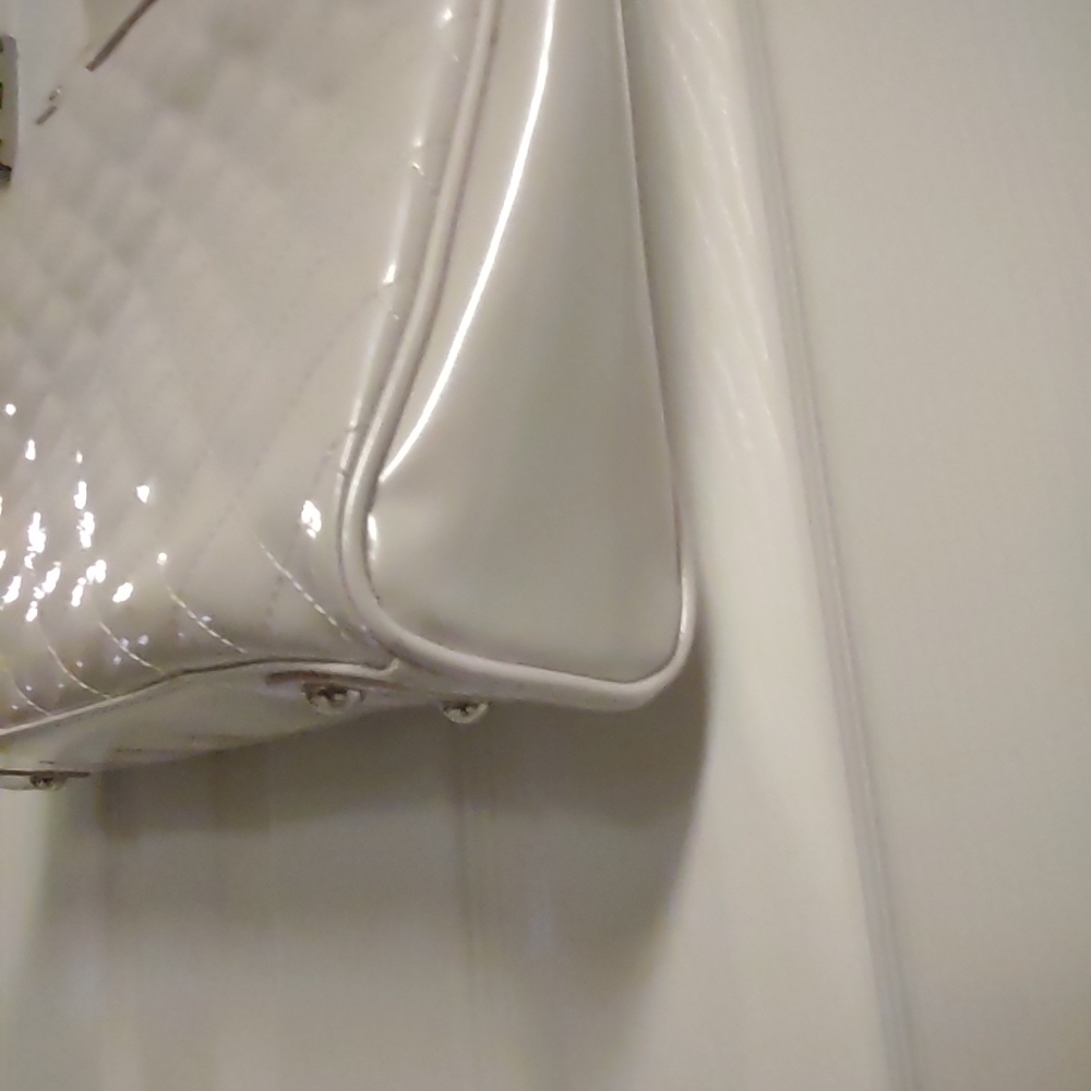 Hello Kitty Quilted Look Peal/white Color NWT - Picture 14 of 16